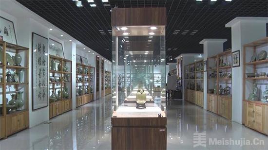 梁亚萍：巧手雕刻耀州瓷 匠心传承促振兴