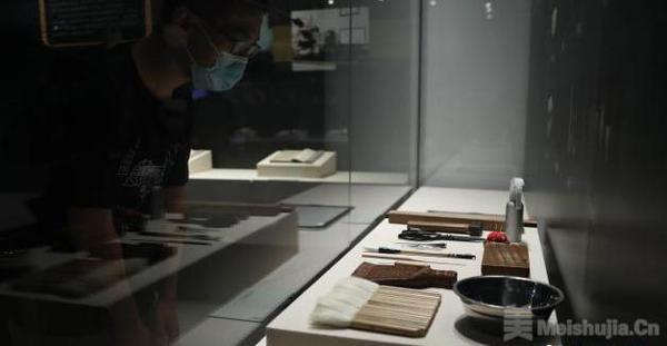 国家图书馆晒书亮宝 展示高超古籍修复技艺