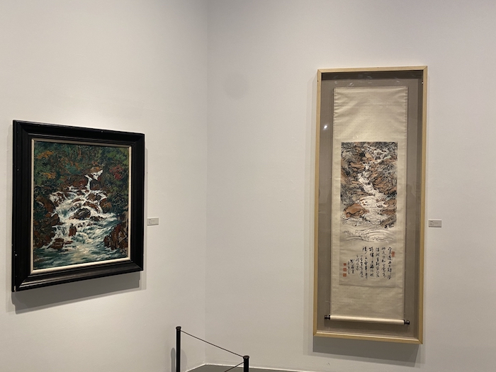 展览现场刘海粟油画《黄山温泉》（1954）、中国画《玉涧温泉》（1980）